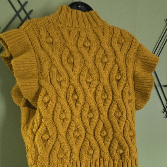 Cable Knit Mustard Sleevless Sweater - Picture 5 of 8